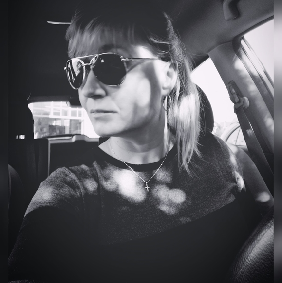 Meet your Posher, Heidi - Picture 1 of 1